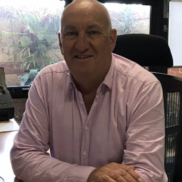 Dr Mostyn Hamdorf Photo
